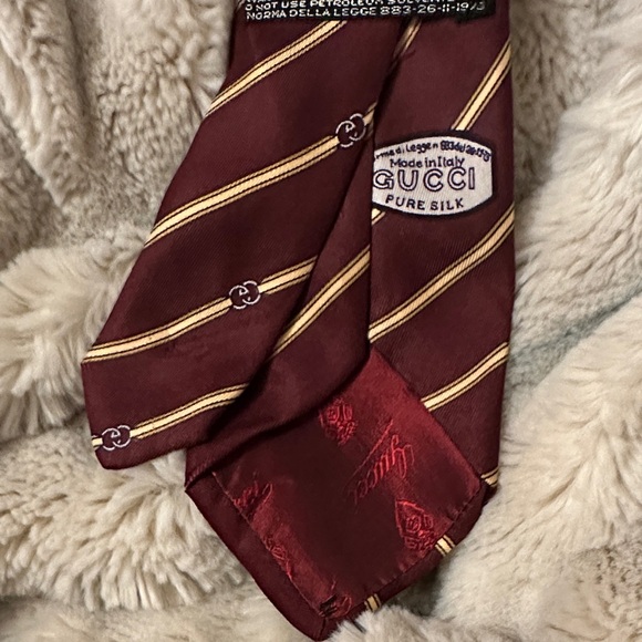 Gucci Burgundy and Gold Diagonal Striped Tie - Picture 3 of 5